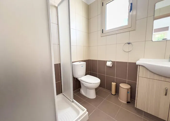 Allegra Willa Protaras